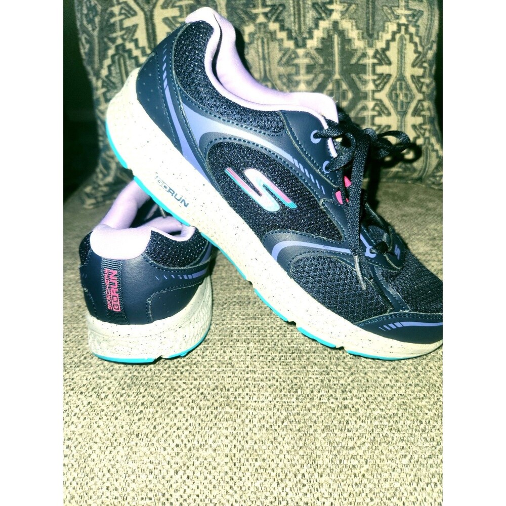 Skechers Women’s GOrun Vivid Horizons Sneaker. Size 9.5. Item No. J826-25